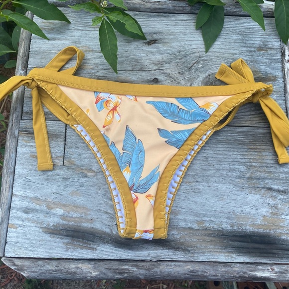 Koleha Floral Bikini Bottoms // Palma Tie - Picture 2 of 5